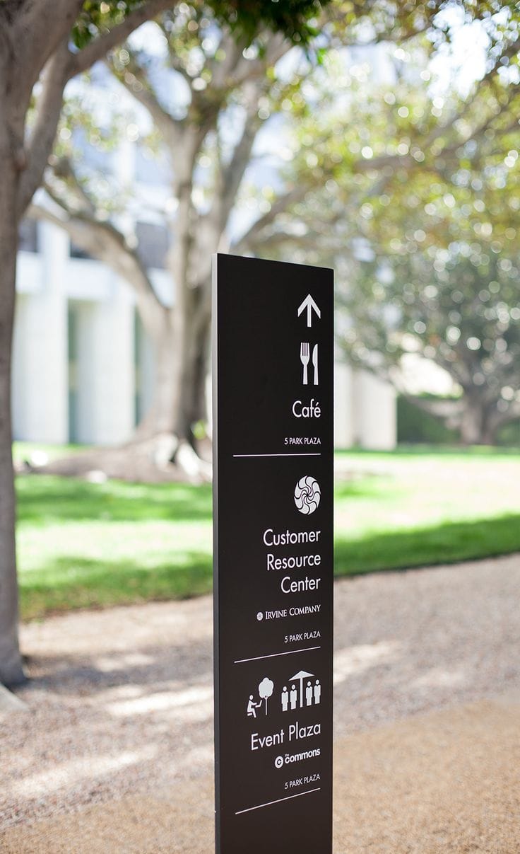 Papan Petunjuk dan Informasi Publik