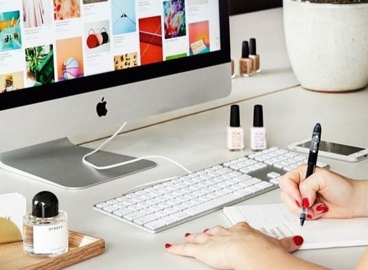 Pentingnya Menghindari Elemen Klise dalam Desain Grafis